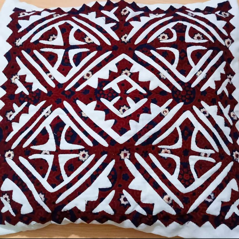 ๐๐ฎ๐ป๐ฑ๐ฐ๐ฟ๐ฎ๐ณ๐๐ฒ๐ฑ ๐๐ฒ๐ฐ๐ผ๐ฟ๐ฎ๐๐ถ๐๐ฒ ๐๐๐๐ต๐ถ๐ผ๐ป ๐ง๐ฟ๐ฎ๐ฑ๐ถ๐๐ถ๐ผ๐ป๐ฎ๐น ๐๐น๐ฒ๐ด๐ฎ๐ป๐ฐ๐ฒ