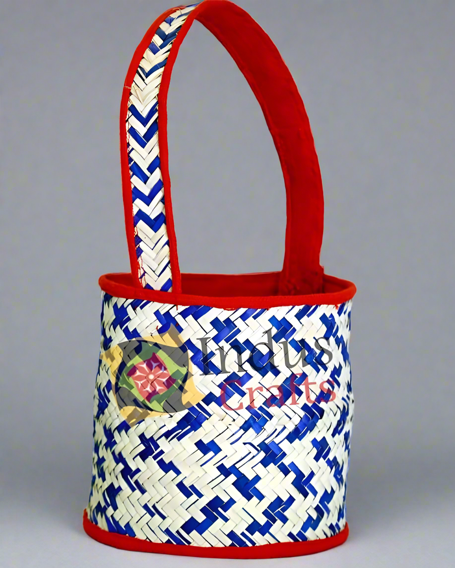 ๐๐ฎ๐ป๐ฑ๐๐ผ๐๐ฒ๐ป ๐๐น๐๐ฒ & ๐ช๐ต๐ถ๐๐ฒ ๐ฆ๐๐ฟ๐ฎ๐ ๐๐ฎ๐๐ธ๐ฒ๐ ๐๐ฎ๐ด ๐๐ถ๐๐ต ๐ฅ๐ฒ๐ฑ ๐๐ฐ๐ฐ๐ฒ๐ป๐๐