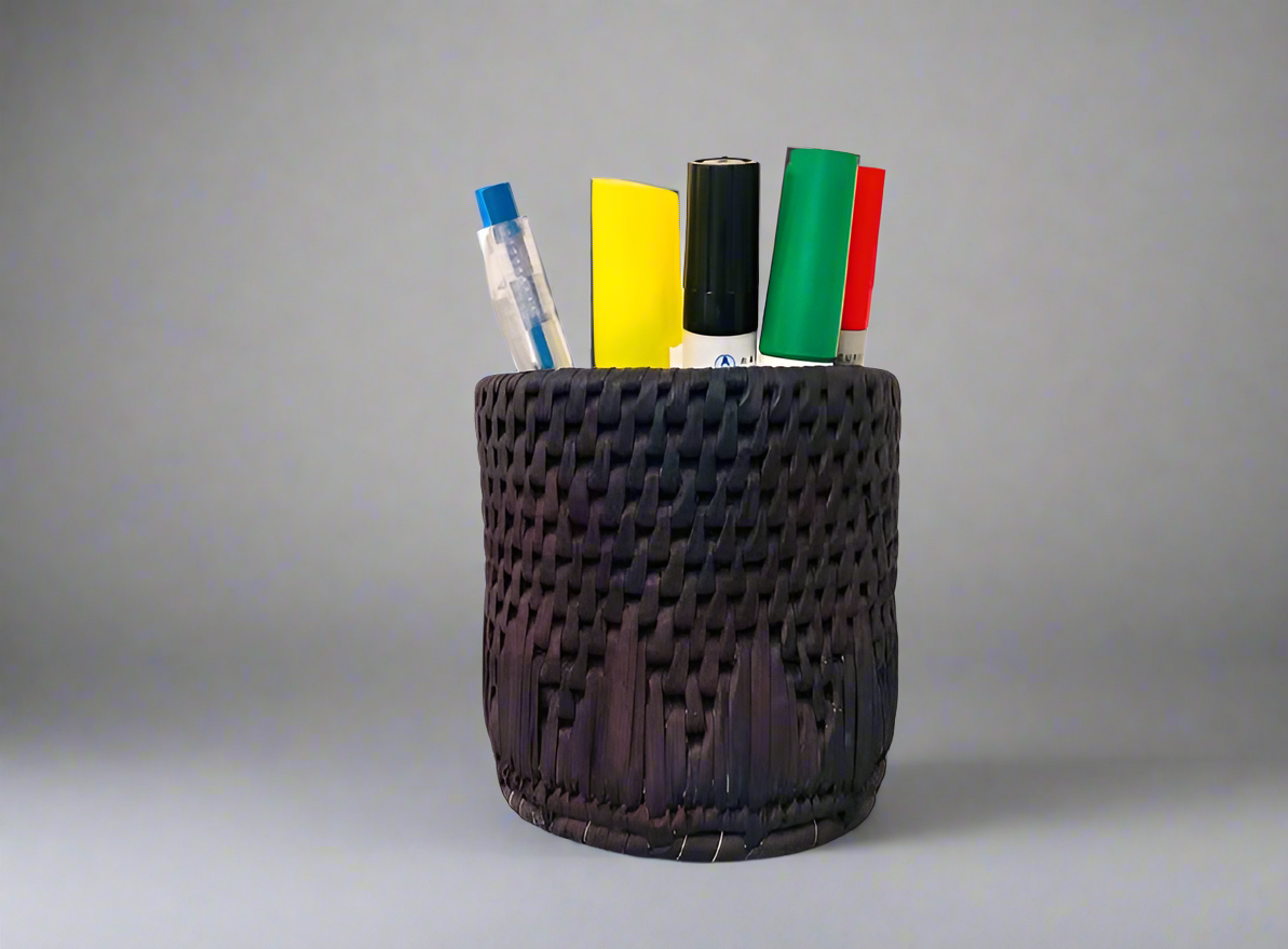 ๐๐ฎ๐ป๐ฑ๐บ๐ฎ๐ฑ๐ฒ ๐ฃ๐ฒ๐ป ๐๐ผ๐น๐ฑ๐ฒ๐ฟ