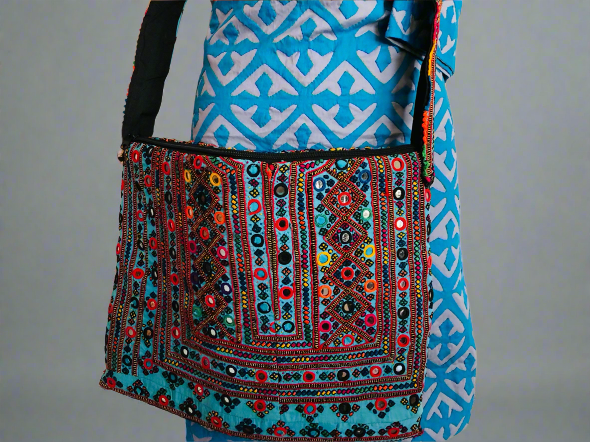 ๐ฉ๐ถ๐ฏ๐ฟ๐ฎ๐ป๐ ๐๐น๐๐ฒ ๐๐ฎ๐ป๐ฑ๐ฐ๐ฟ๐ฎ๐ณ๐๐ฒ๐ฑ ๐๐บ๐ฏ๐ฟ๐ผ๐ถ๐ฑ๐ฒ๐ฟ๐ฒ๐ฑ ๐ ๐ถ๐ฟ๐ฟ๐ผ๐ฟ ๐ช๐ผ๐ฟ๐ธ ๐ฆ๐ต๐ผ๐๐น๐ฑ๐ฒ๐ฟ ๐๐ฎ๐ด