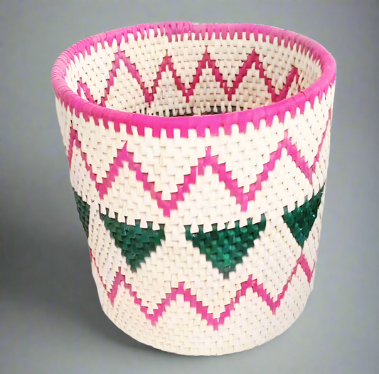 𝗛𝗮𝗻𝗱𝘄𝗼𝘃𝗲𝗻 𝗖𝗵𝗲𝘃𝗿𝗼𝗻 𝗣𝗮𝘁𝘁𝗲𝗿𝗻 𝗟𝗮𝘂𝗻𝗱𝗿𝘆 𝗕𝗮𝘀𝗸𝗲𝘁 𝘄𝗶𝘁𝗵 𝗣𝗶𝗻𝗸 𝗮𝗻𝗱 𝗚𝗿𝗲𝗲𝗻 𝗔𝗰𝗰𝗲𝗻𝘁𝘀