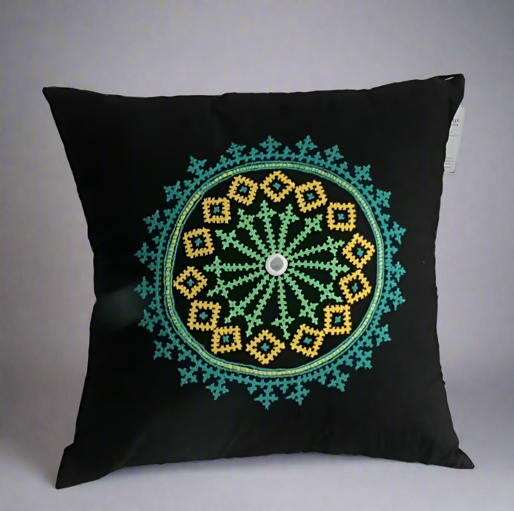 𝗕𝗹𝗮𝗰𝗸 𝗖𝘂𝘀𝗵𝗶𝗼𝗻 𝘄𝗶𝘁𝗵 𝗚𝗲𝗼𝗺𝗲𝘁𝗿𝗶𝗰 𝗘𝗺𝗯𝗿𝗼𝗶𝗱𝗲𝗿𝘆