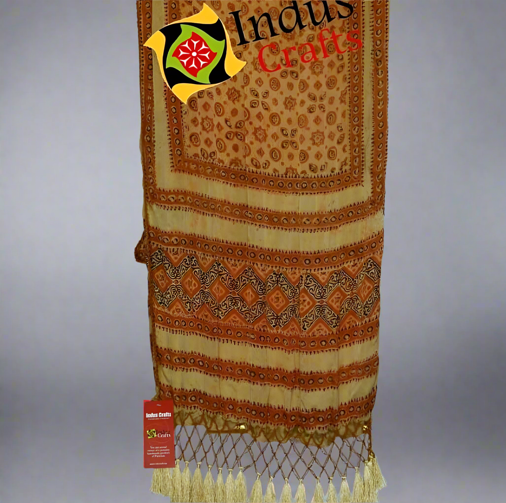 𝗛𝗮𝗻𝗱𝗰𝗿𝗮𝗳𝘁𝗲𝗱 𝗔𝗷𝗿𝗮𝗸 𝗗𝘂𝗽𝗮𝘁𝘁𝗮 – 𝗔 𝗧𝗿𝗮𝗱𝗶𝘁𝗶𝗼𝗻 𝗼𝗳 𝗘𝗹𝗲𝗴𝗮𝗻𝗰𝗲