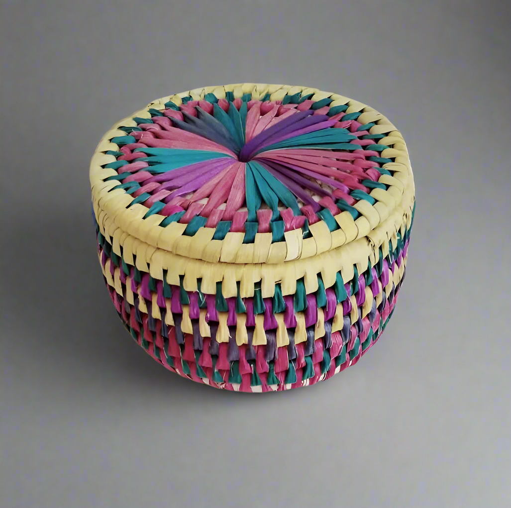 𝗝𝗲𝘄𝗲𝗹𝗿𝘆 𝗦𝘁𝗼𝗿𝗮𝗴𝗲 𝗕𝗼𝘅 – 𝗛𝗮𝗻𝗱𝘄𝗼𝘃𝗲𝗻 𝗳𝗿𝗼𝗺 𝗗𝗮𝘁𝗲 𝗣𝗮𝗹𝗺 𝗟𝗲𝗮𝘃𝗲𝘀