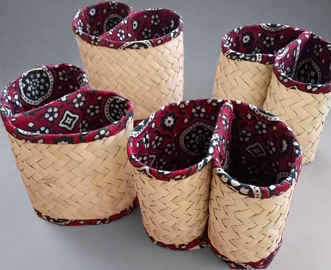 𝗔𝗷𝗿𝗮𝗸 𝗗𝗲𝘀𝗶𝗴𝗻𝗲𝗱 𝗣𝗲𝗻 𝗛𝗼𝗹𝗱𝗲𝗿