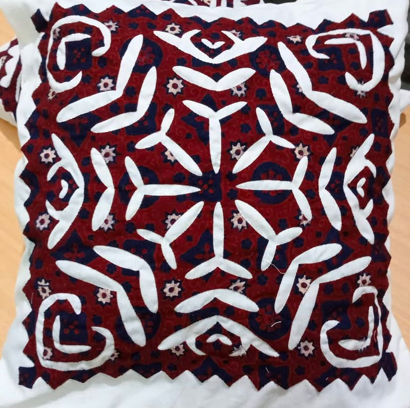 𝗛𝗮𝗻𝗱𝗰𝗿𝗮𝗳𝘁𝗲𝗱 𝗗𝗲𝗰𝗼𝗿𝗮𝘁𝗶𝘃𝗲 𝗖𝘂𝘀𝗵𝗶𝗼𝗻 𝗧𝗿𝗮𝗱𝗶𝘁𝗶𝗼𝗻𝗮𝗹 𝗘𝗹𝗲𝗴𝗮𝗻𝗰𝗲