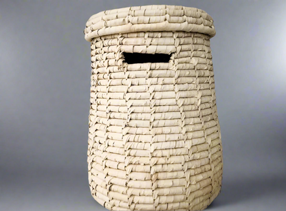 𝗛𝗮𝗻𝗱𝘄𝗼𝘃𝗲𝗻 𝗟𝗮𝘂𝗻𝗱𝗿𝘆 𝗕𝗮𝘀𝗸𝗲𝘁 𝗙𝗿𝗼𝗺 𝗗𝗮𝘁𝗲 𝗣𝗮𝗹𝗺 𝗟𝗲𝗮𝗳𝘀