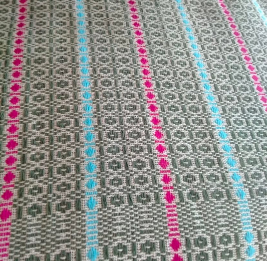 𝗘𝗹𝗲𝗴𝗮𝗻𝘁 𝗢𝗹𝗶𝘃𝗲 𝗞𝗵𝗲𝘀 𝗦𝗵𝗮𝘄𝗹 𝘄𝗶𝘁𝗵 𝗩𝗶𝗯𝗿𝗮𝗻𝘁 𝗦𝘁𝗿𝗶𝗽𝗲𝘀