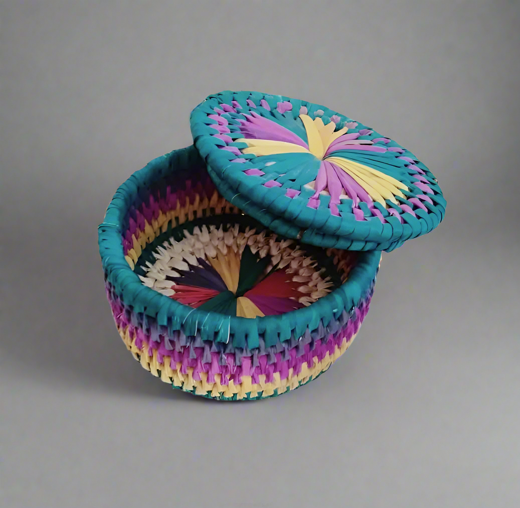 𝗝𝗲𝘄𝗲𝗹𝗿𝘆 𝗦𝘁𝗼𝗿𝗮𝗴𝗲 𝗕𝗼𝘅 – 𝗛𝗮𝗻𝗱𝘄𝗼𝘃𝗲𝗻 𝗳𝗿𝗼𝗺 𝗗𝗮𝘁𝗲 𝗣𝗮𝗹𝗺 𝗟𝗲𝗮𝘃𝗲𝘀