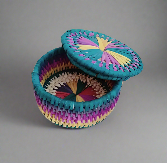 𝗝𝗲𝘄𝗲𝗹𝗿𝘆 𝗦𝘁𝗼𝗿𝗮𝗴𝗲 𝗕𝗼𝘅 – 𝗛𝗮𝗻𝗱𝘄𝗼𝘃𝗲𝗻 𝗳𝗿𝗼𝗺 𝗗𝗮𝘁𝗲 𝗣𝗮𝗹𝗺 𝗟𝗲𝗮𝘃𝗲𝘀