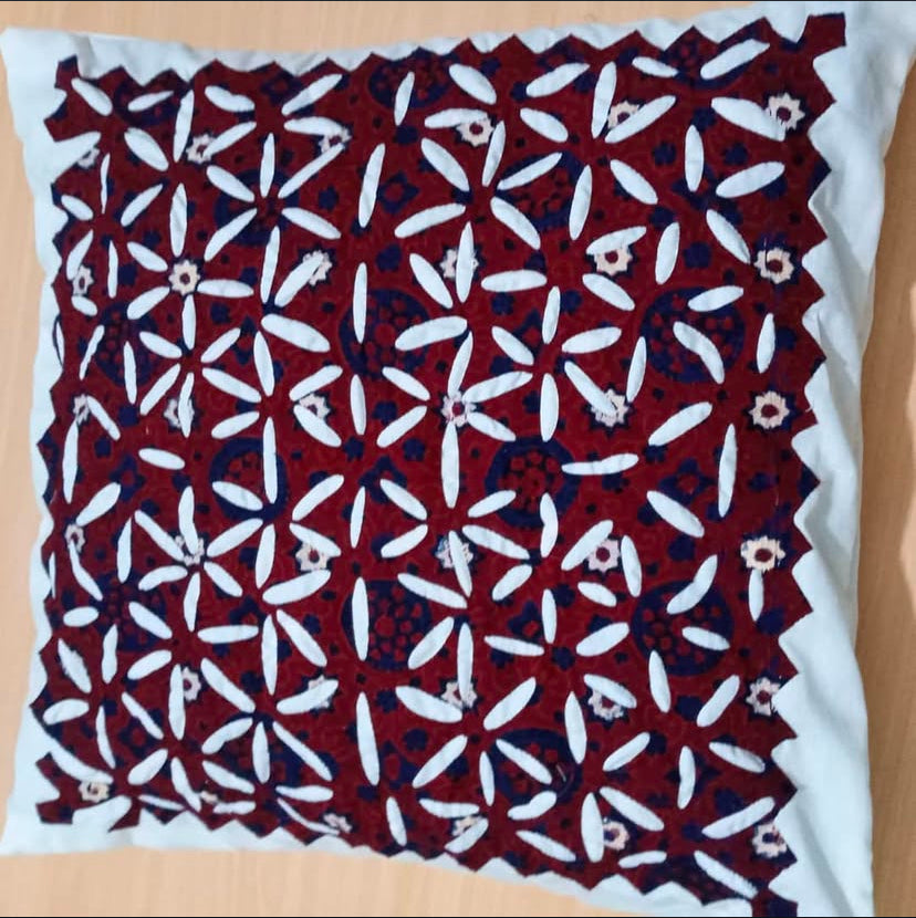 𝗛𝗮𝗻𝗱𝗰𝗿𝗮𝗳𝘁𝗲𝗱 𝗗𝗲𝗰𝗼𝗿𝗮𝘁𝗶𝘃𝗲 𝗖𝘂𝘀𝗵𝗶𝗼𝗻 𝗧𝗿𝗮𝗱𝗶𝘁𝗶𝗼𝗻𝗮𝗹 𝗘𝗹𝗲𝗴𝗮𝗻𝗰𝗲